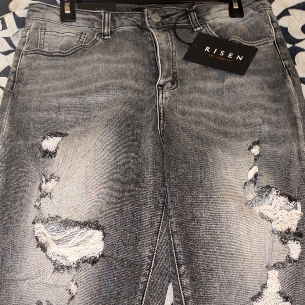 Risen Women's distressed Black Jeans - Picture 4 of 4